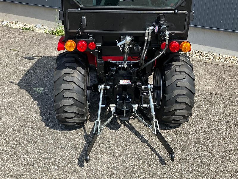 TYM T255 NH mit Fronthydraulik und Kabine