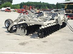 Rolex Hydraulische Scheibenegge / Hydraulic discs harrow / Dechaumeur à disques / Erpice a dischi / Дисковая гидравлическая борона тип лёгкий с тележкой / Brona talerzowa hydraulicznie składana lekka 4 m