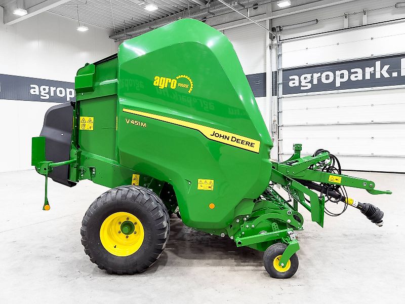 John Deere V451M round baler, 90 - 165 cm bale diameter, variable chamber, net binding, MaxiCut HC Premium with 13 knives, BaleTrak Plus monitor