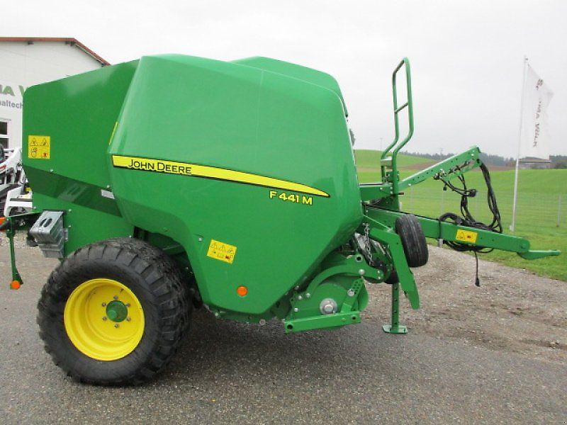 John Deere F441M