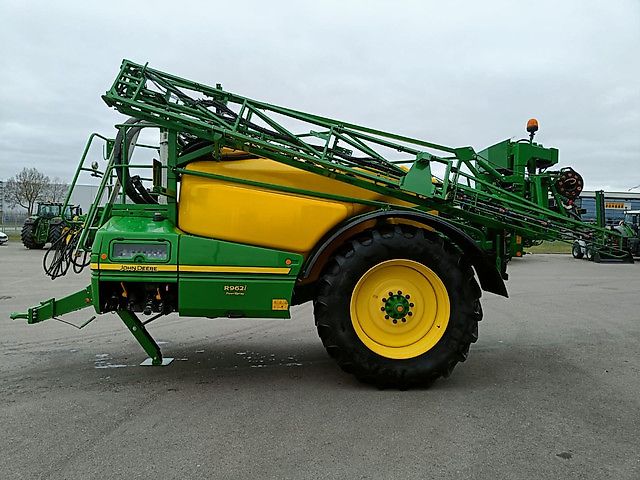 John Deere R962i