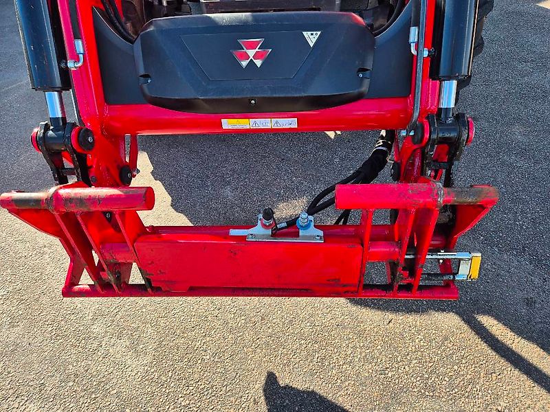 Massey Ferguson 5710S