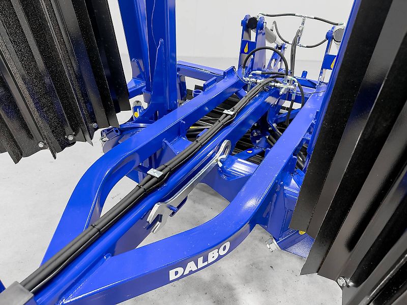 DALBO MaxiCut 600 61 cm roller, 90 knives, 5,8 m wide, hydraulic folding frame, Made in Denmark