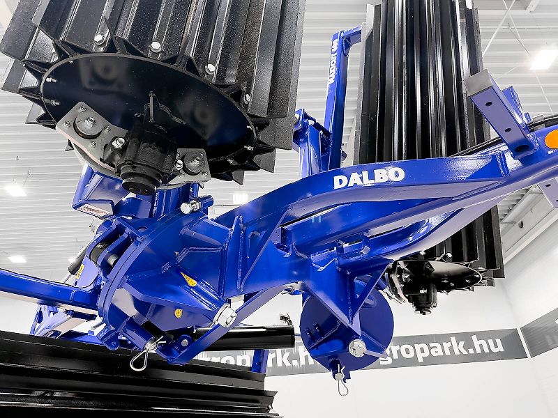 DALBO MaxiCut 600 61 cm roller, 90 knives, 5,8 m wide, hydraulic folding frame, Made in Denmark