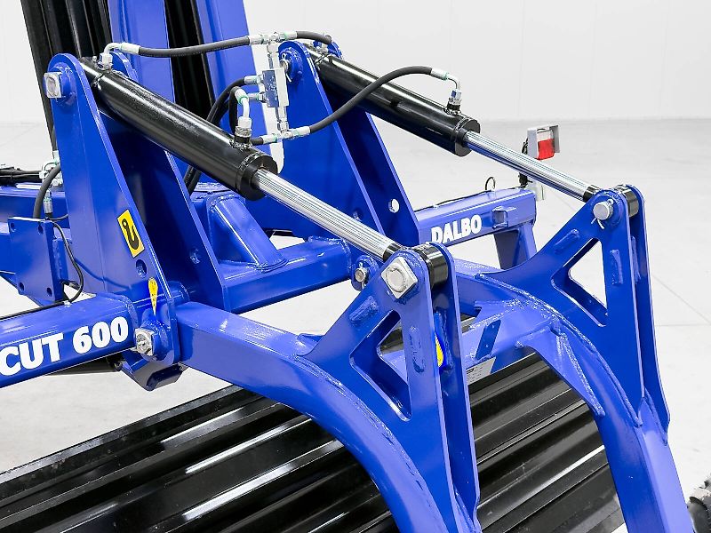 DALBO MaxiCut 600 61 cm roller, 90 knives, 5,8 m wide, hydraulic folding frame, Made in Denmark