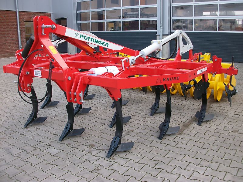 Pöttinger Synkro 3030 mit Tandem U-Profilwalze