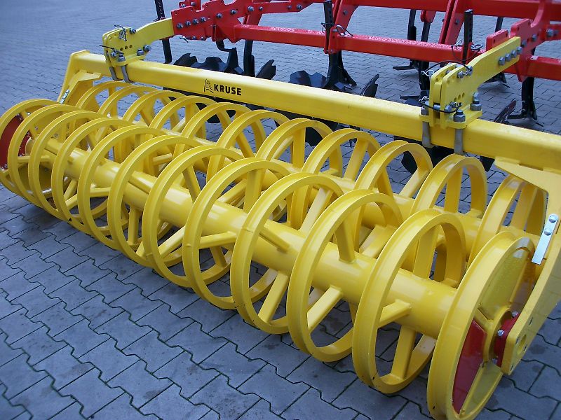 Pöttinger Synkro 3030 mit Tandem U-Profilwalze