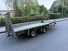 Williams Anhänger (mit Auffahrrampe) - (Williams, GX 35) - Auktion!