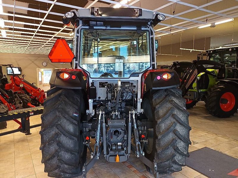 Massey Ferguson 5m.115 Dyna-4