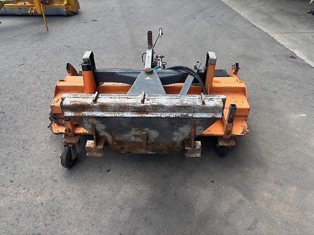 Bema Kehrmaschine mit Wanne