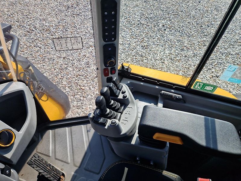 JCB 437HT