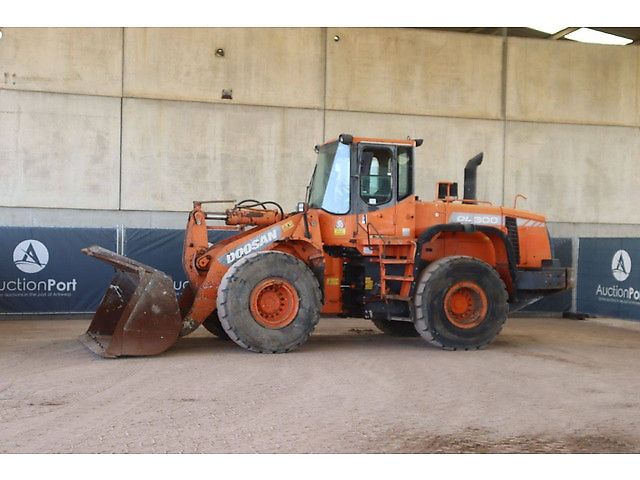 Doosan DL300