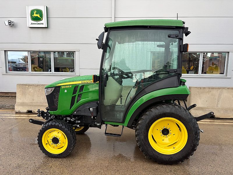John Deere 2038R