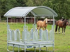 MD Kellfri Heuraufe mit Dach und geschlossenen Palisadenelementen für Pferde