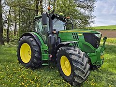 John Deere 6215R