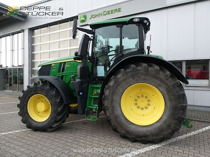 John Deere 6R 250