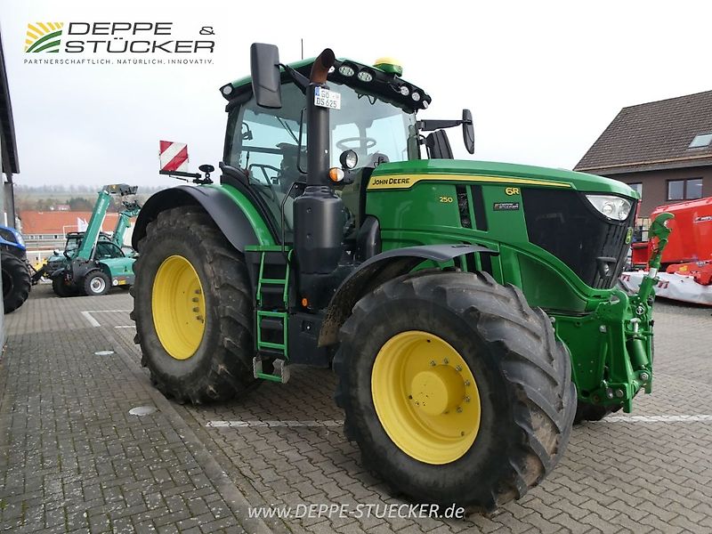 John Deere 6R 250