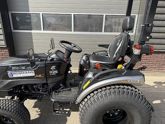 Solis 26 HST minitractor NIEUW BLACK EDITION hoge gazonbanden