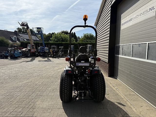 Solis 26 HST minitractor NIEUW BLACK EDITION hoge gazonbanden