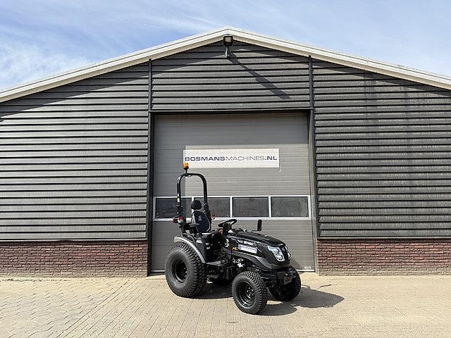 Solis 26 HST minitractor NIEUW BLACK EDITION hoge gazonbanden