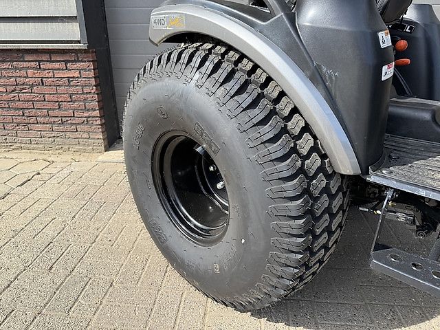 Solis 26 HST minitractor NIEUW BLACK EDITION hoge gazonbanden
