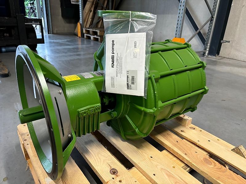Rovatti F33K100/4E-CF flenspomp