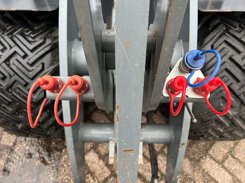 Giant G 2500HD wiellader shovel knikshovel gebruikt