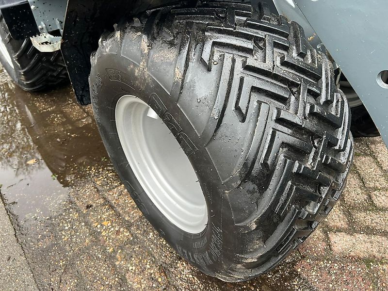 Giant G 2500HD wiellader shovel knikshovel gebruikt