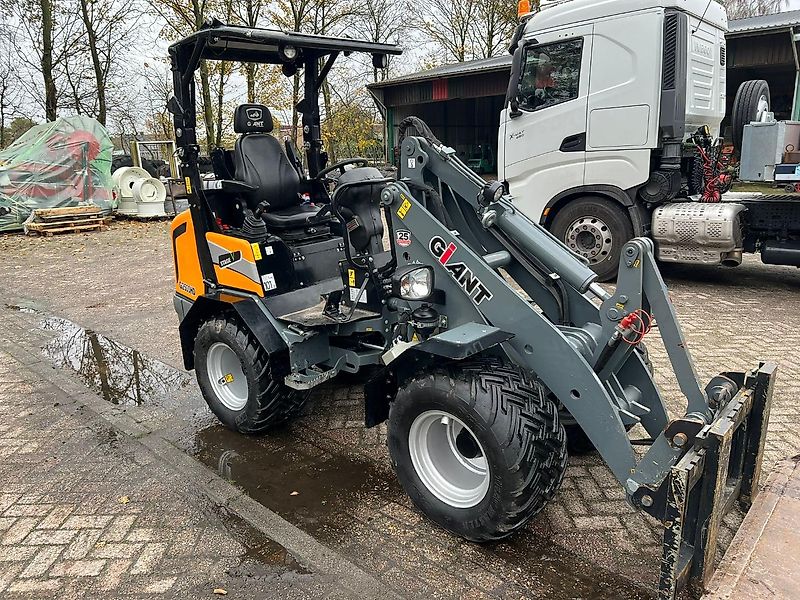 Giant G 2500HD wiellader shovel knikshovel gebruikt