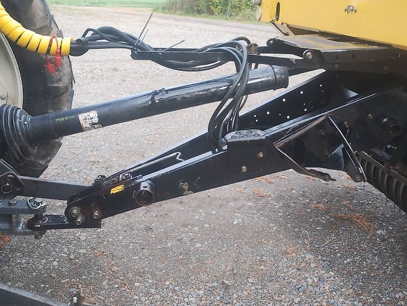 New Holland BR 750 Crop Cutter