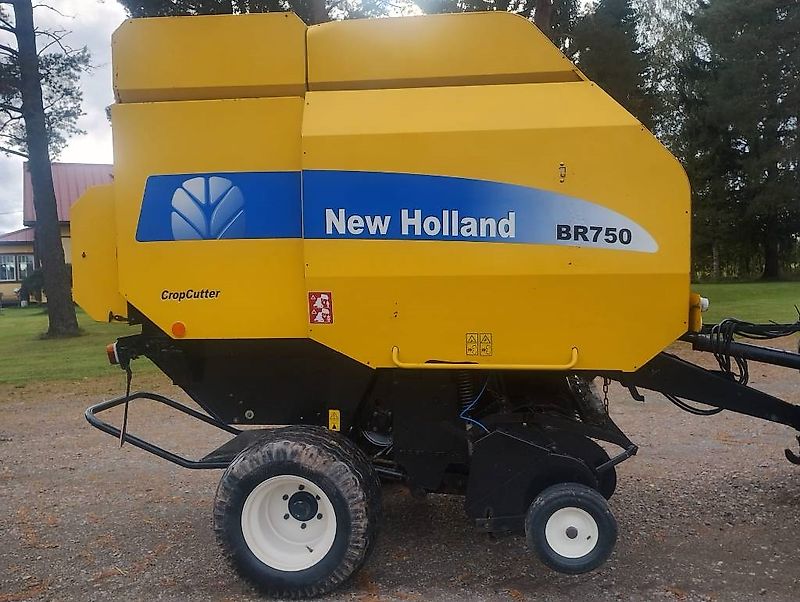 New Holland BR 750 Crop Cutter