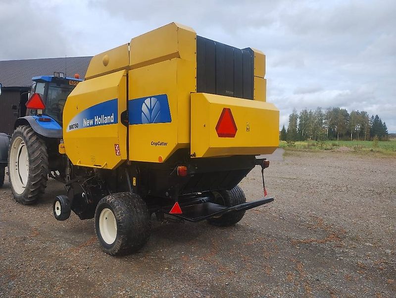 New Holland BR 750 Crop Cutter