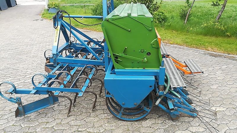 Köckerling Köckerling 250cm Drillkombi 21 Reihen Vorbaufederzinkengruber Amazone Drille mit Fahrgassenschaltung Glatte Pakerringe zur Saatbeetbereitung Exaktstreigel zur Saateinarbeitung