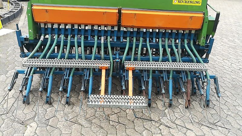 Köckerling Köckerling 250cm Drillkombi 21 Reihen Vorbaufederzinkengruber Amazone Drille mit Fahrgassenschaltung Glatte Pakerringe zur Saatbeetbereitung Exaktstreigel zur Saateinarbeitung