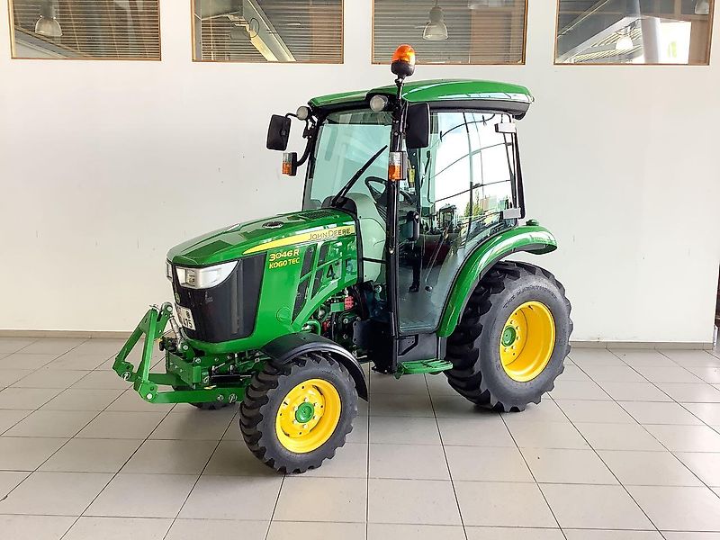 John Deere 3046R