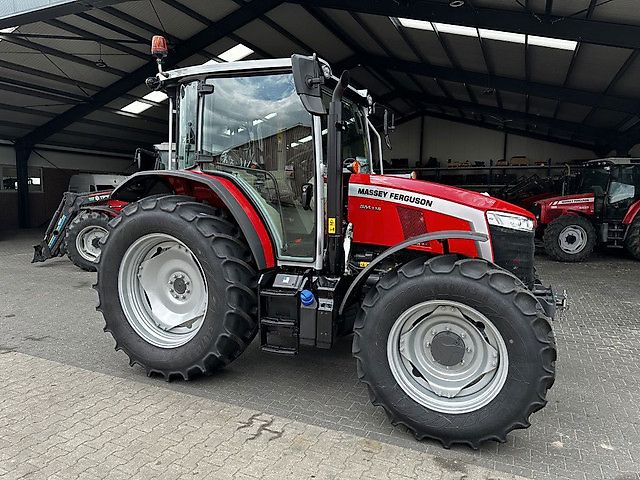 Massey Ferguson 5M.115 Dyna-4