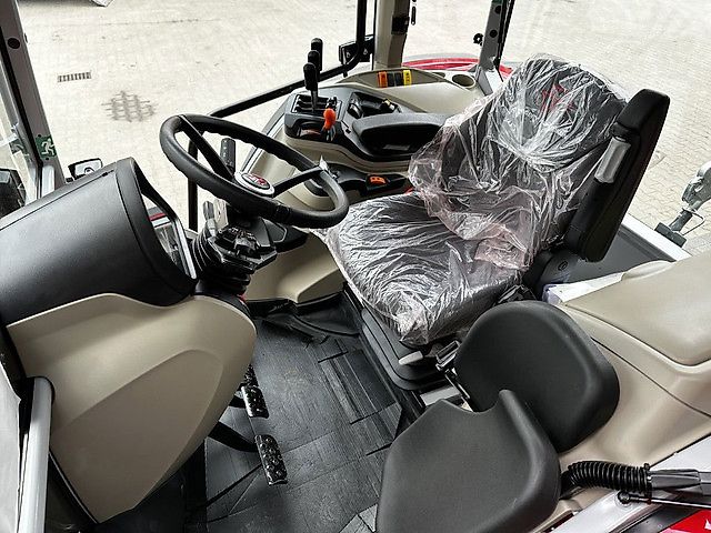 Massey Ferguson 5M.115 Dyna-4