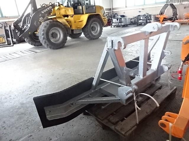 Futterschieber 2,2 Meter - Anbau Dreipunkt und Euro SW- und Palettengabelaufnahme Futterschieber- Gummischieber -2,2 M - Euro Schnellwechsel und Dreiunktanbau- Palettengabelaufnahme