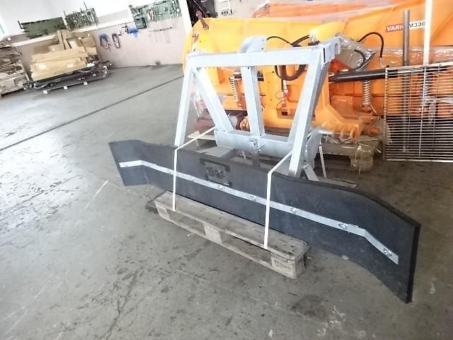 Futterschieber 2,2 Meter - Anbau Dreipunkt und Euro SW- und Palettengabelaufnahme Futterschieber- Gummischieber -2,2 M - Euro Schnellwechsel und Dreiunktanbau- Palettengabelaufnahme