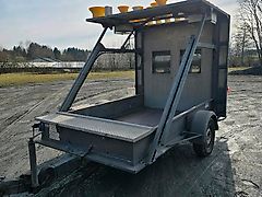 Nissen Absperrtafel VZ 616 FAT Verkehrsleittafel Horizont Verkehrssicherungsanhänger Verkehrsleitanhänger Verkehrsleittafel Verkehrssicherung