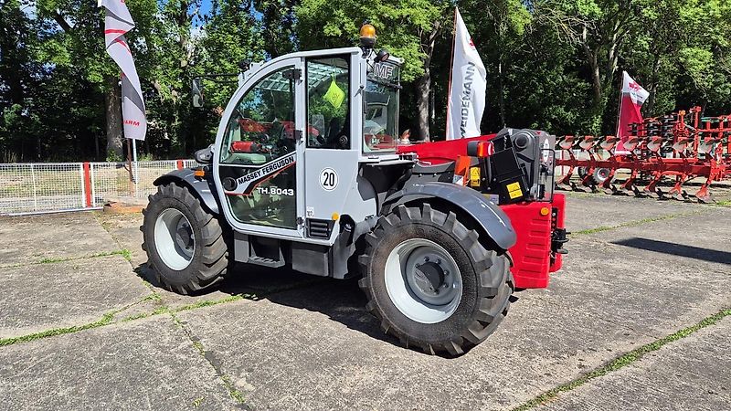 Massey Ferguson TH.8043