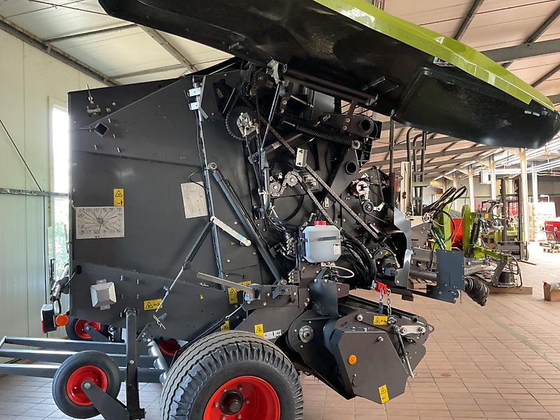 Claas Variant 585 RC PRO