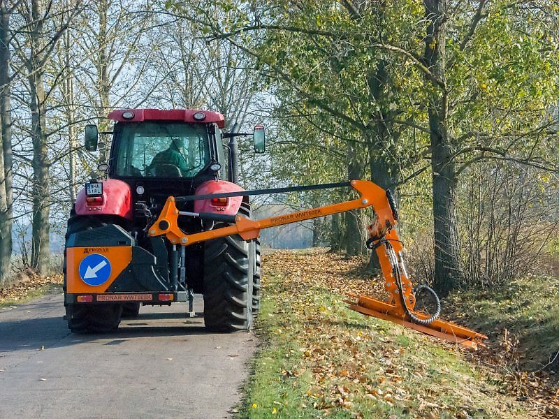 Pronar WWT Auslegemulcher Mulchkopf Astschere Astsäge Mulcher