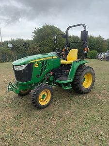 John Deere 3046R ROPS IT
