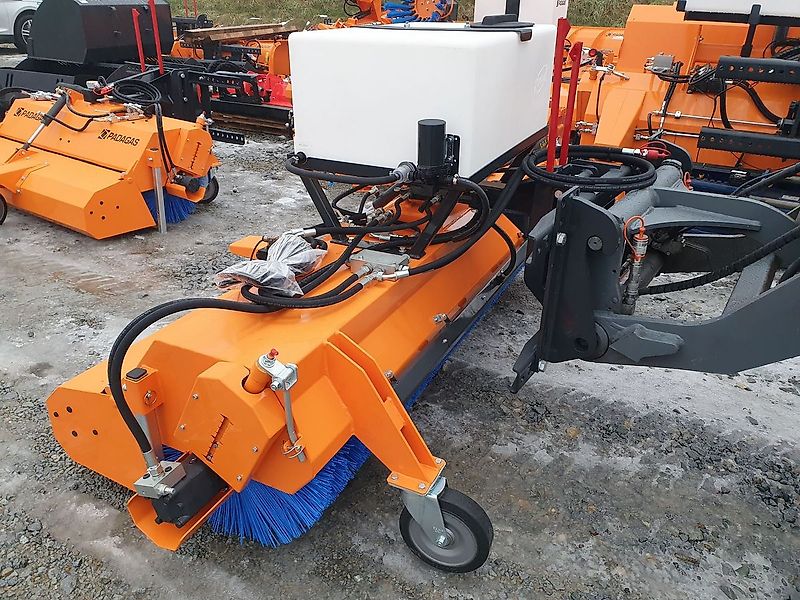 PADAGAS FOX H Kehrmaschine Hoflader Radlader Traktor