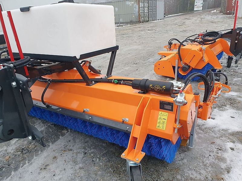 PADAGAS FOX H Kehrmaschine Hoflader Radlader Traktor