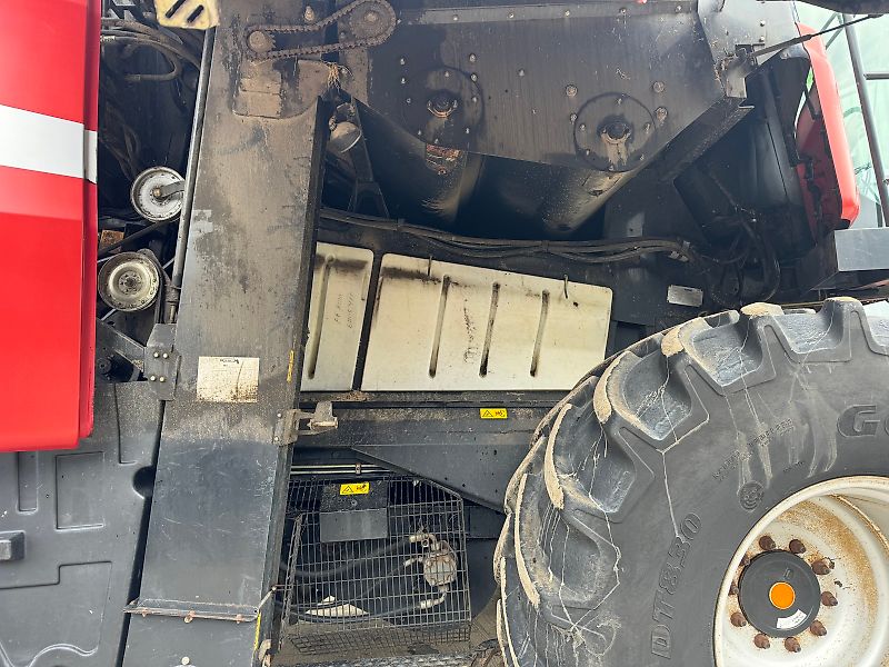 Case Axial Flow AFX 8010 c/w 30ft Header