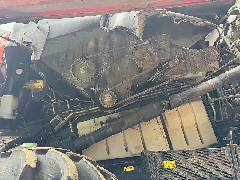 Case Axial Flow AFX 8010 c/w 30ft Header