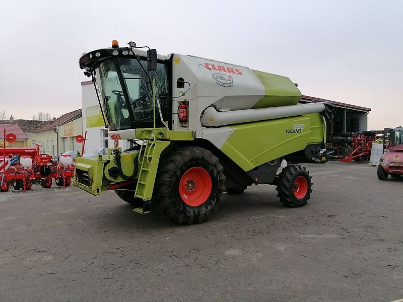 Claas Tucano 320