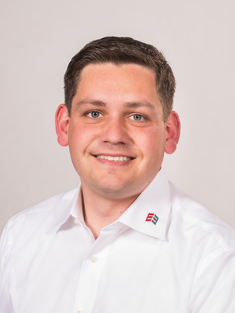 Kontakt Herr Deniz Bremkamp